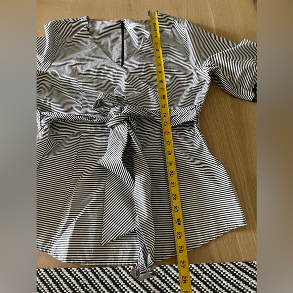 Calvin Klein| Poplin Wrap Top with Embroidered Balloon Sleeve•••+ Tie Waist - Picture 14 of 16